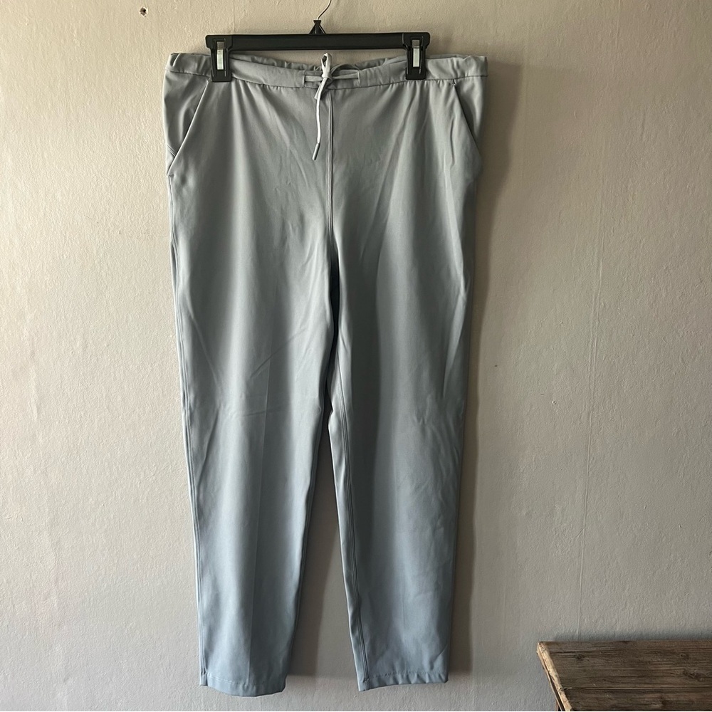Lululemon Grey Stretch High Rise Cropped Pants size 6